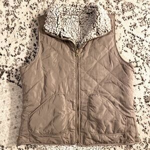 Brand new gently worn tan vest. It’s reversible.